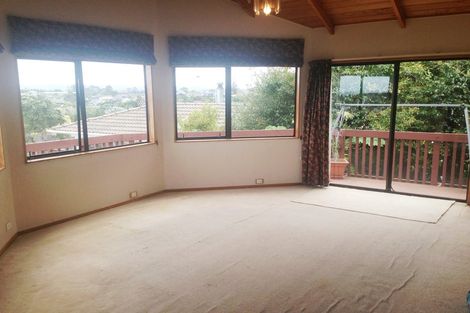 Photo of property in 53 Chelsea View Drive, Chatswood, Auckland, 0626