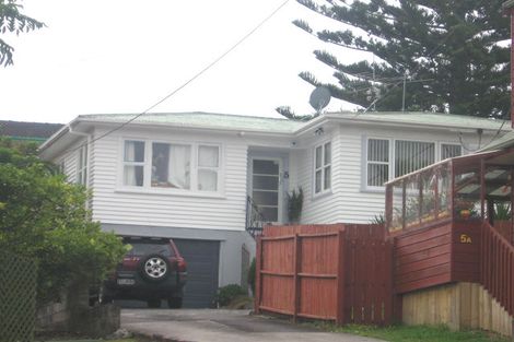 Photo of property in 2/5 Peach Road, Glenfield, Auckland, 0629
