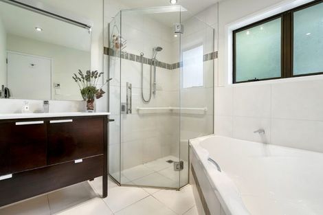 Photo of property in 2/13 Coronation Road, Hillcrest, Auckland, 0627