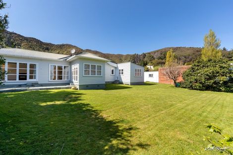 Photo of property in 38 Norton Park Avenue, Fairfield, Lower Hutt, 5011