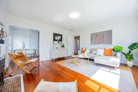 Photo of property in 21 View Road, Glenfield, Auckland, 0627