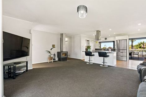 Photo of property in 3 Rehia Road, Massey, Auckland, 0614