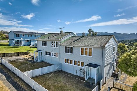 Photo of property in 3-5 York Place, Cannons Creek, Porirua, 5024