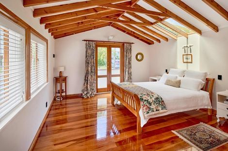 Photo of property in 25 Mahoe Street, Eastbourne, Lower Hutt, 5013