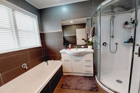 Photo of property in 32 City View Terrace, Birkenhead, Auckland, 0626