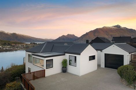 Photo of property in 7 Sunrise Lane, Queenstown, 9300