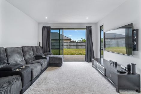 Photo of property in 6 Marble Court, Rolleston, 7614