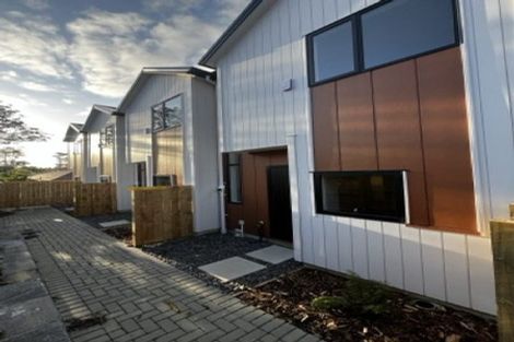 Photo of property in 2/4 Serjeant Street, Henderson, Auckland, 0612