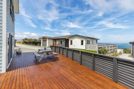 Photo of property in 12 Grumman Lane, Newlands, Wellington, 6037