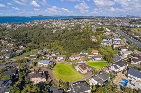 Photo of property in 107 Penguin Drive, Murrays Bay, Auckland, 0630