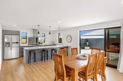 Photo of property in 2 Hunter Lane, Amberley, 7410