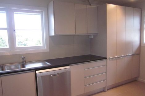 Photo of property in 458 Glenfield Road, Glenfield, Auckland, 0629