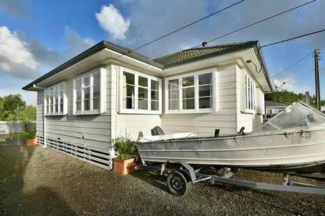 Photo of property in 2 Waiwera Avenue, Parakai, 0830