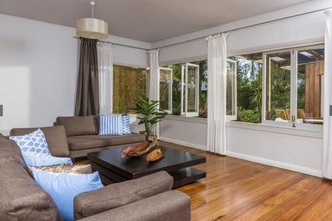 Photo of property in 34 Sandown Road, Rothesay Bay, Auckland, 0630