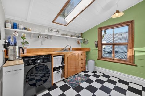 Photo of property in 38 Voelas Road, Lyttelton, 8082