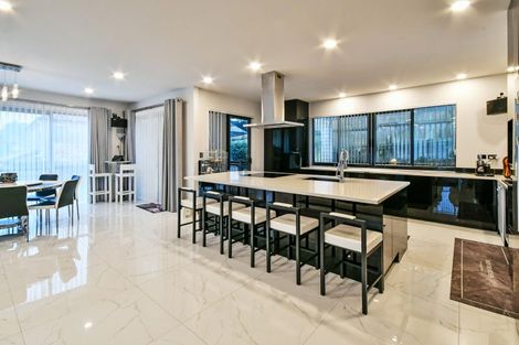 Photo of property in 14 Henriette Place, The Gardens, Auckland, 2105