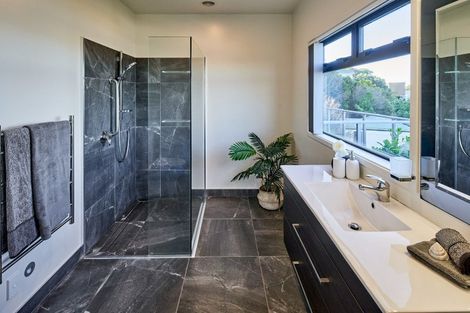 Photo of property in 21 Winchester Street, Kaiwharawhara, Wellington, 6035