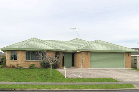 Photo of property in 37 Waiwherowhero Drive, St Andrews, Hamilton, 3200