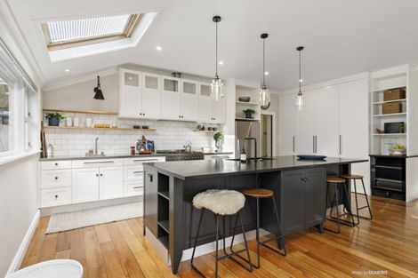 Photo of property in 121 Upland Road, Kelburn, Wellington, 6012