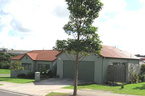 Photo of property in 2 Stonegate Close, Westgate, Auckland, 0614