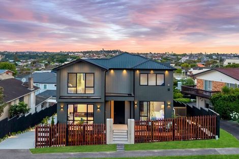 Photo of property in 202 Clovelly Road, Bucklands Beach, Auckland, 2012