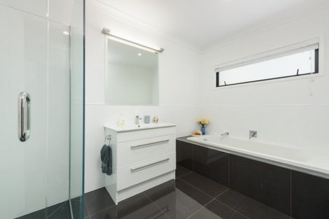 Photo of property in 33 Benmore Crescent, Pyes Pa, Tauranga, 3112