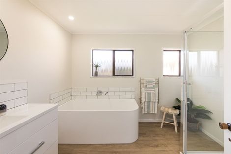 Photo of property in 130 John F Kennedy Drive, Milson, Palmerston North, 4414