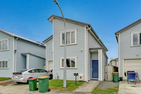 Photo of property in 21 Stitchbird Crescent, Papakura, 2110