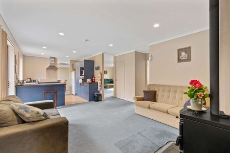 Photo of property in 15 Ernest Shackleton Place, Waiuku, 2123