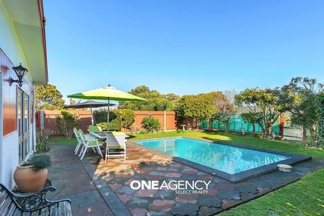 Photo of property in 85 Gloaming Hill, Titahi Bay, Porirua, 5022