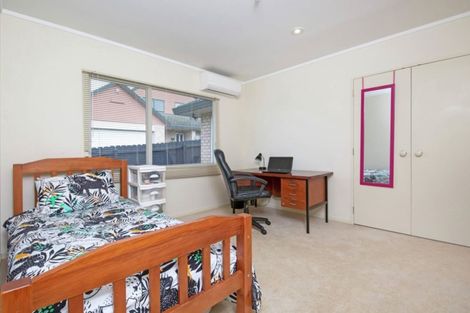 Photo of property in 204 Botany Road, Botany Downs, Auckland, 2010