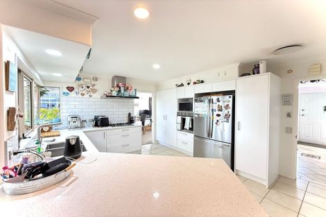 Photo of property in 40 Thornbury Crescent, East Tamaki Heights, Auckland, 2016