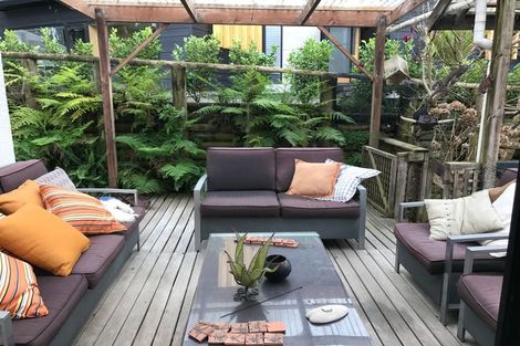 Photo of property in 18a Castor Bay Road, Castor Bay, Auckland, 0620