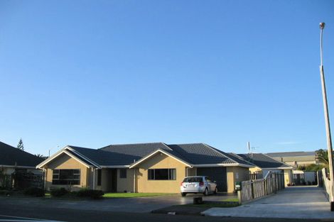 Photo of property in 53 Main Road, Titahi Bay, Porirua, 5022