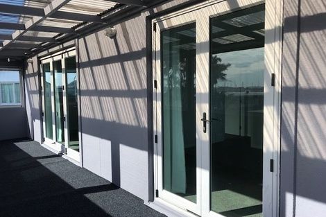 Photo of property in 11m Clearwater Cove, West Harbour, Auckland, 0618