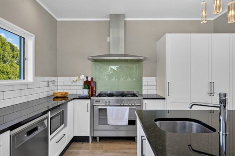 Photo of property in 873 Waitakere Road, Kumeu, 0891
