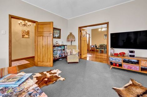 Photo of property in 70 Collins Street, Hawera, 4610