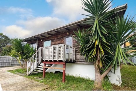 Photo of property in 20 Thornlow Street, Glendene, Auckland, 0602