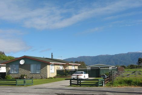 Photo of property in 80 Brougham Street, Westport, 7825