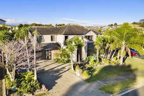 Photo of property in 1 Seresin Crescent, Flat Bush, Auckland, 2016