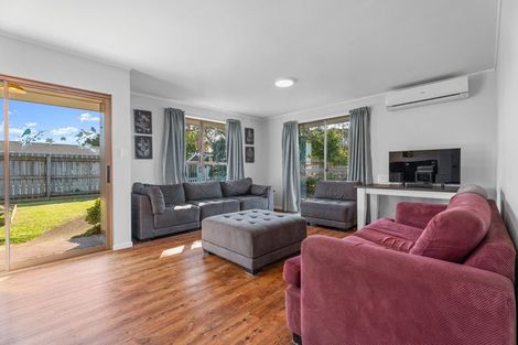 Photo of property in 1/3 Tyrian Close, Half Moon Bay, Auckland, 2012