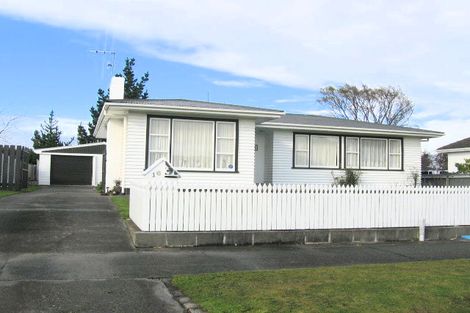 Photo of property in 16 Battersea Place, Roslyn, Palmerston North, 4414