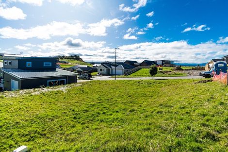 Photo of property in 35 Vaucluse Heights, Fitzherbert, Palmerston North, 4410