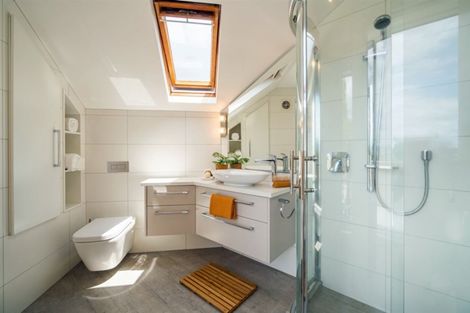 Photo of property in 65a Exmouth Road, Northcote, Auckland, 0627