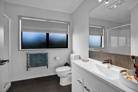 Photo of property in 3 Larlin Heights, Hawera, 4675