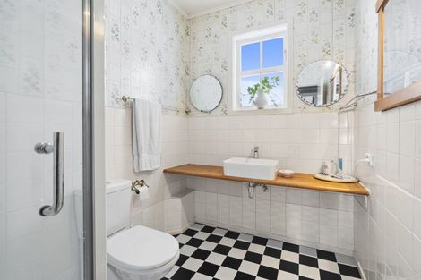 Photo of property in 27 Lower North Terrace, Kelburn, Wellington, 6012