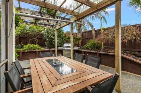 Photo of property in 6 Rathmullen Place, Pinehill, Auckland, 0632