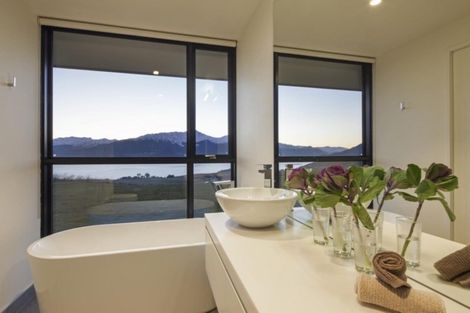 Photo of property in 5 Refuge Lane, Jacks Point, Queenstown, 9371