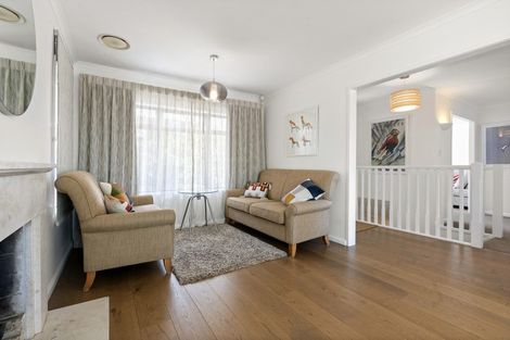 Photo of property in 11 Holyoake Place, Chatswood, Auckland, 0626