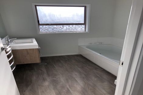 Photo of property in 8 Heaton Grove, Chatswood, Auckland, 0626